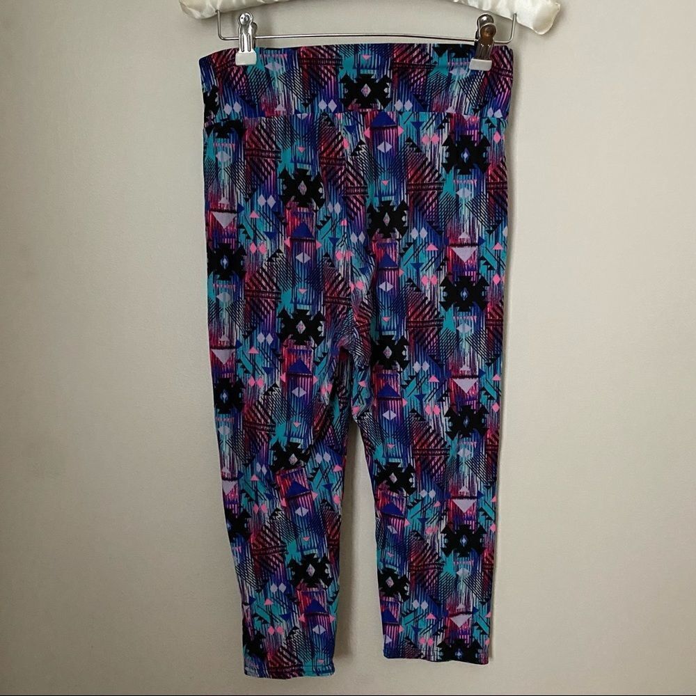 Cropped Leggings Capris Patterned Multi-Color Athleisure Athletic Workout Casual - Picture 3 of 6